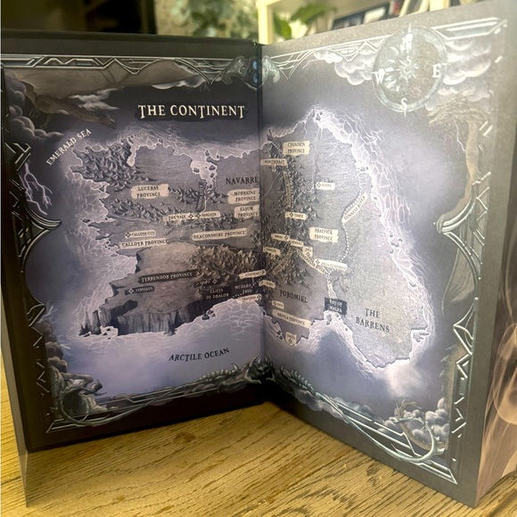 Onyx Storm by Rebecca Yarros Book - Picture 3 of 4